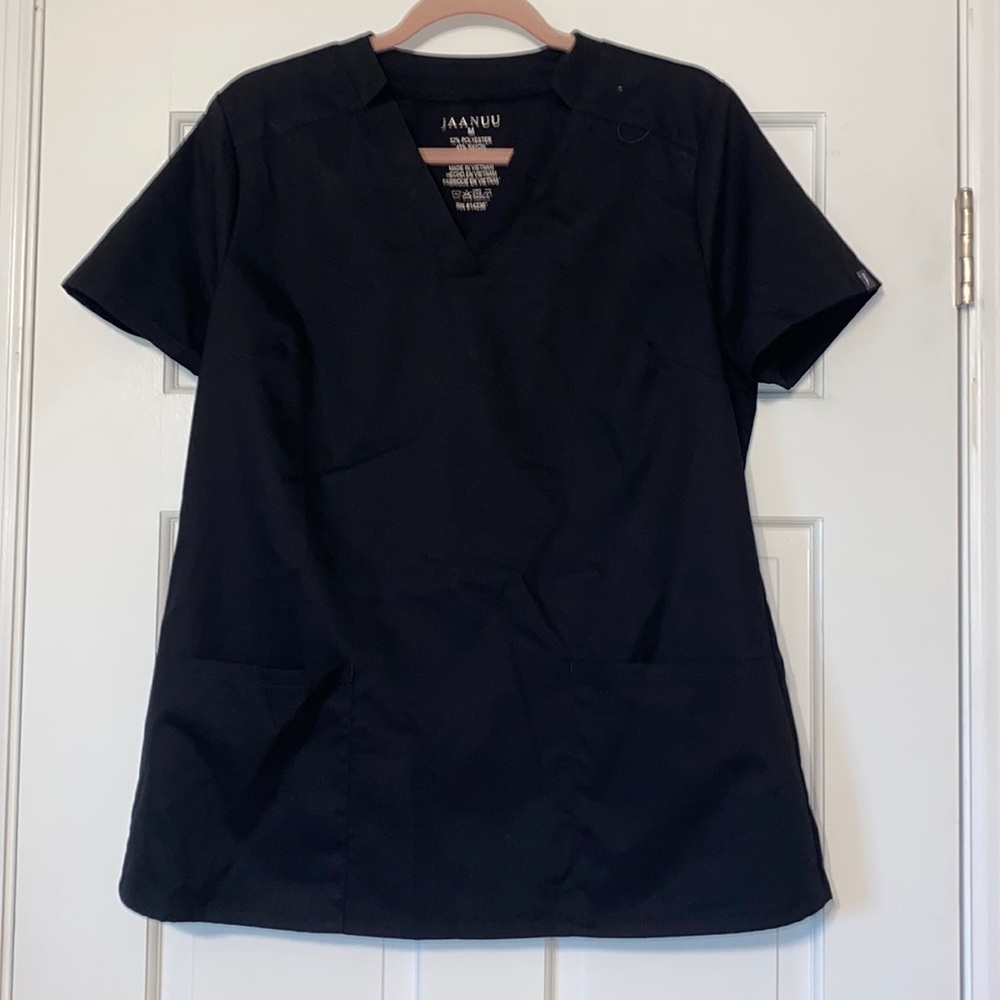 Jaanuu women’s scrub top